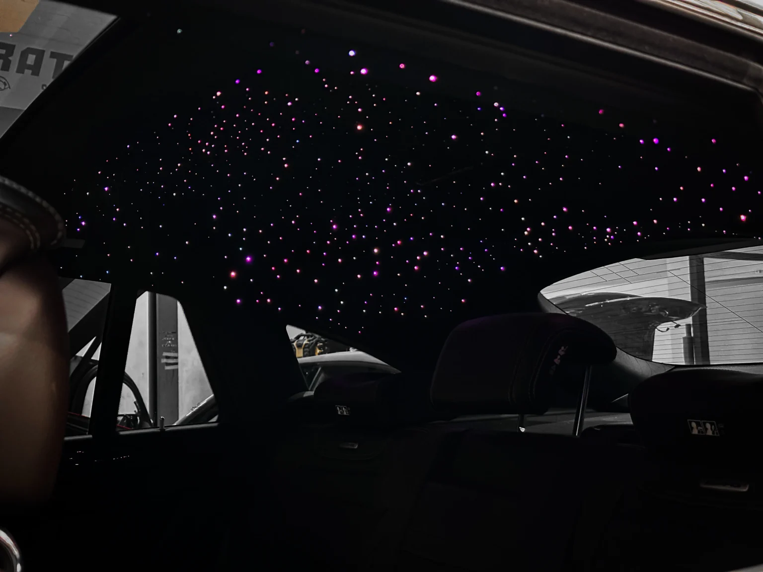 Intérieur de voiture avant installation